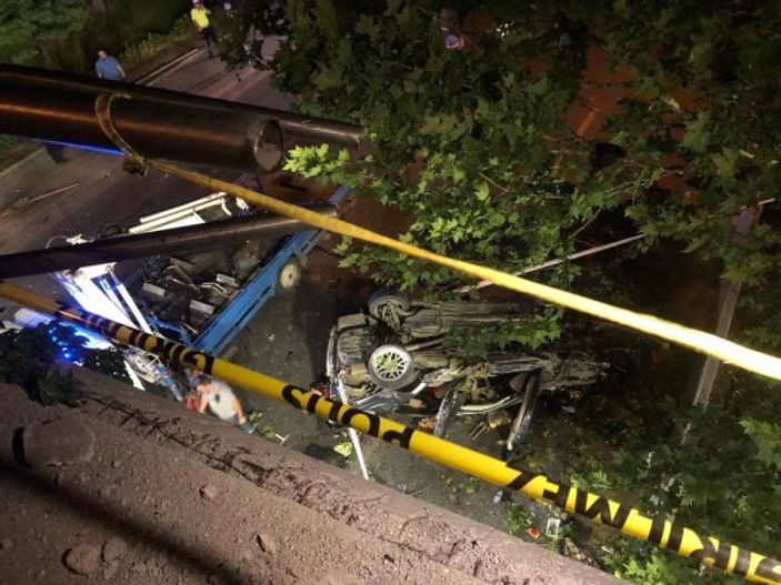 Ankara'da otomobil köprüden uçtu