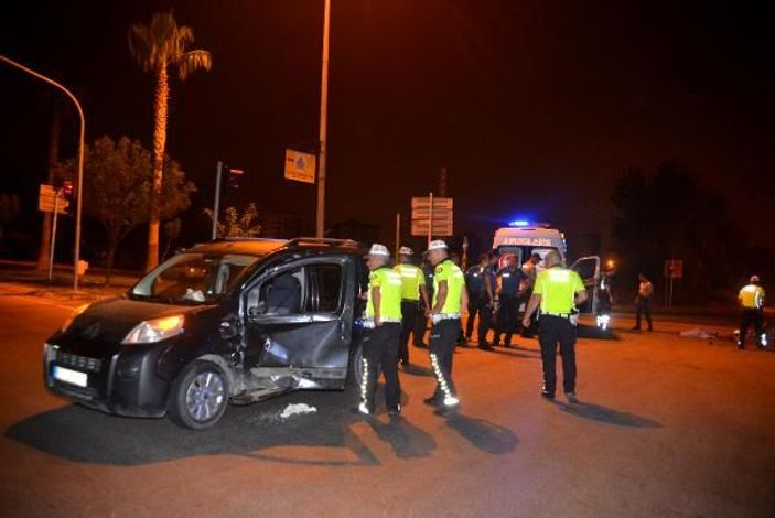 Adana'da ticari araç ile motosiklet çarpıştı: 1 ölü