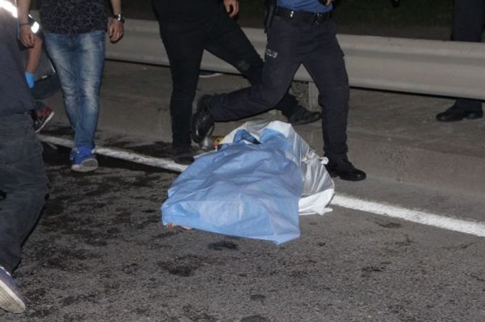 Trabzon'da otomobil orta refüje çarparak takla attı