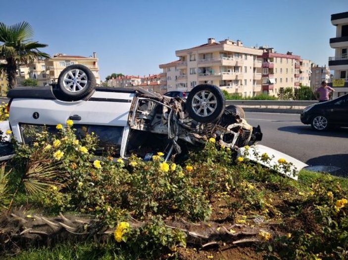 Bursa'da sürücü takla atan otomobilden sağ çıktı