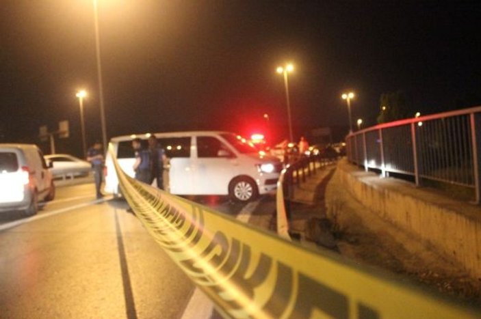 Polisten kaçarken kaza yapan araçtan 20 mülteci çıktı