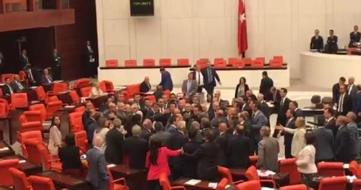 MHP ve CHP milletvekilleri arasında kavga