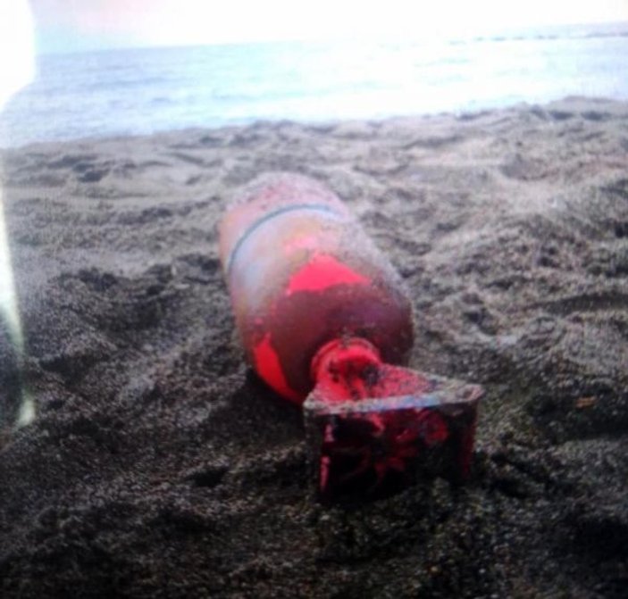 Karasu Plajı'nda denizaltı bombası bulundu