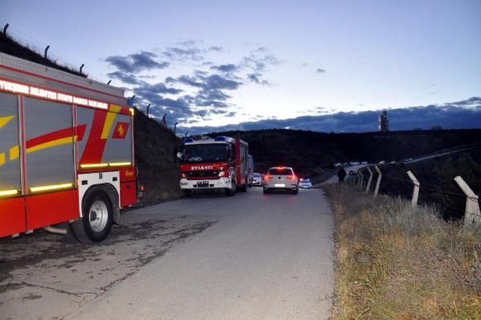 Ankara’da otomobil 300 metreden vadiye düştü