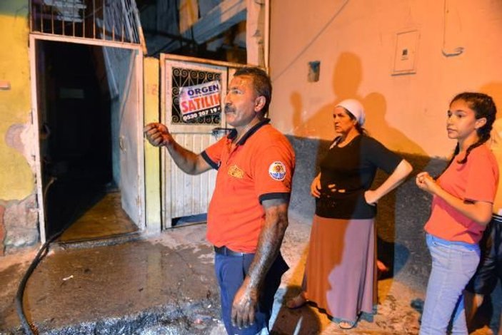 Adana'da yangında 3 kişi dumandan etkilendi