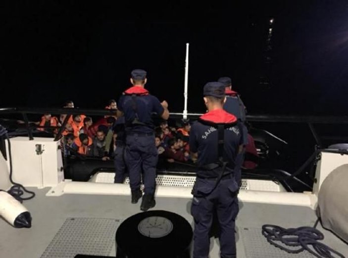 Sahil Güvenlik uçağı tespit etti: 143 göçmen yakalandı
