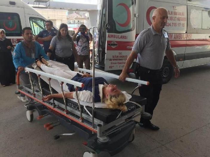 Aynı apartmanda yaşadığı eski gelinlerini döven anne kız