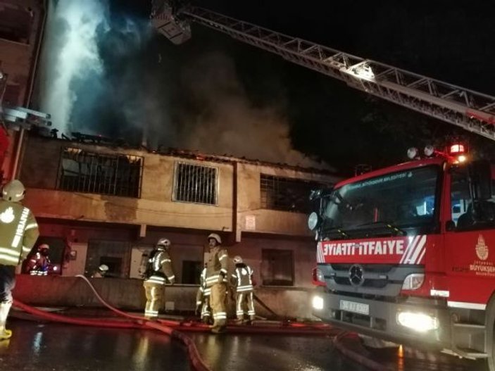 Sultanbeyli’de metruk evde yangın