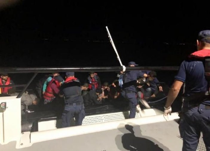 Sahil Güvenlik uçağı tespit etti: 143 göçmen yakalandı