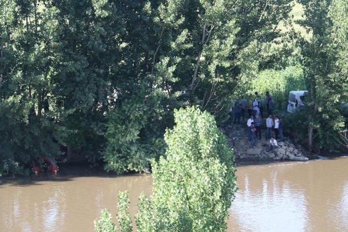 Dicle Nehri'ne serinlemek için giren kişi boğuldu