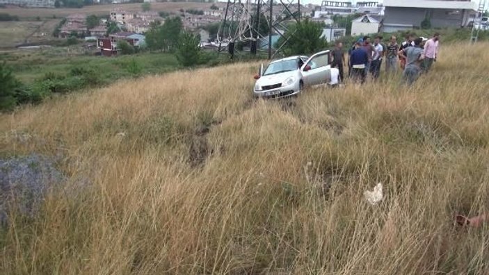 Arnavutköy'de otomobil şarampole yuvarlandı