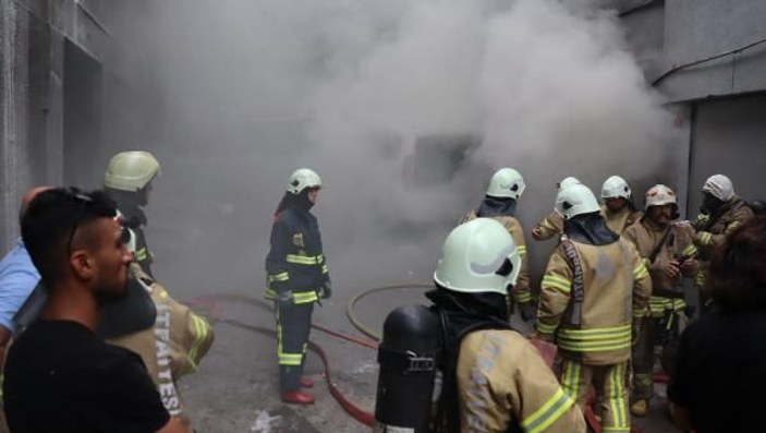 Fatih'te iş yeri yangını