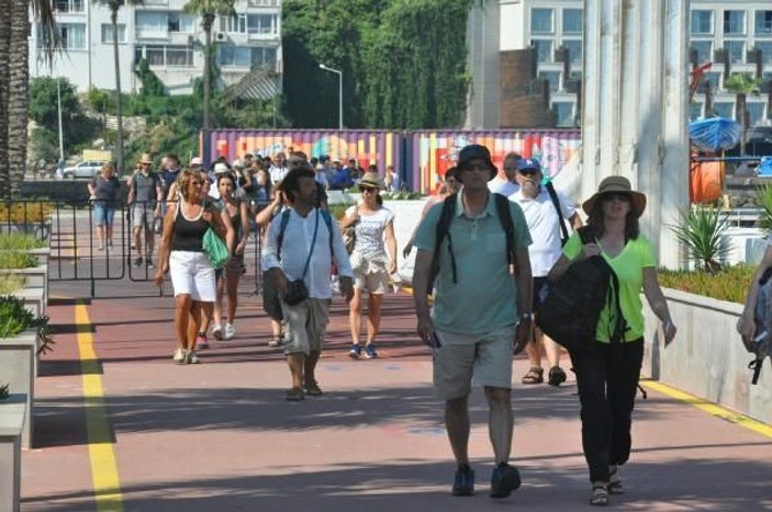 Kuşadası'na yerli ve yabancı turist akını