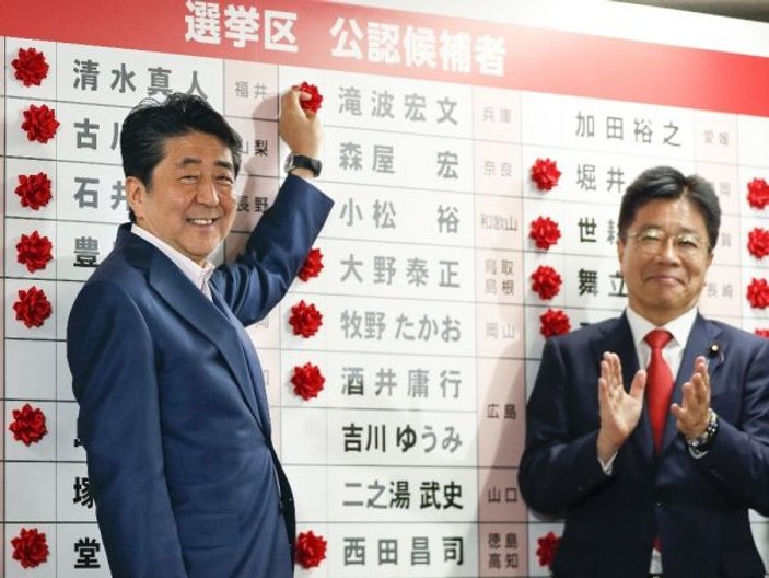 Japonya’da Senato seçimlerinin galibi Şinzo Abe