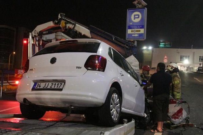 Sarıyer'de 1 araç hurdaya döndü