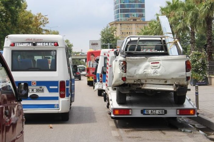 Bursa’da yağmur kaza getirdi: 5 araç birbirine girdi