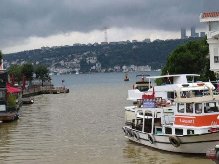 İstanbul Boğaz'ına çamur aktı