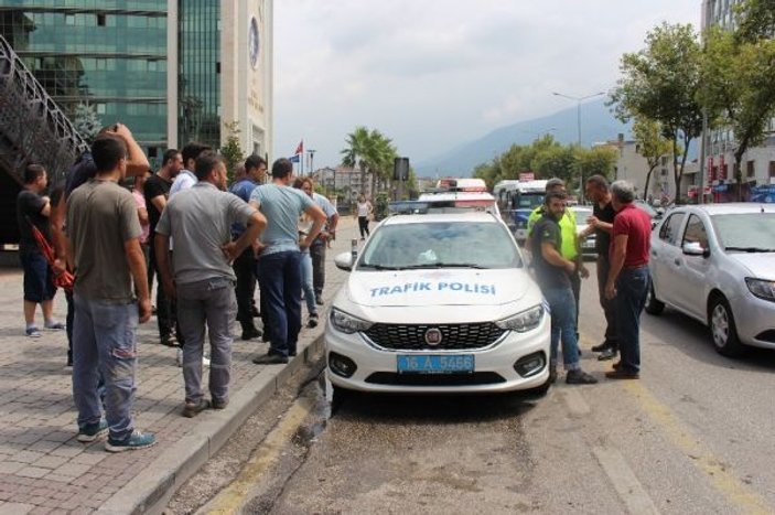 Bursa’da yağmur kaza getirdi: 5 araç birbirine girdi