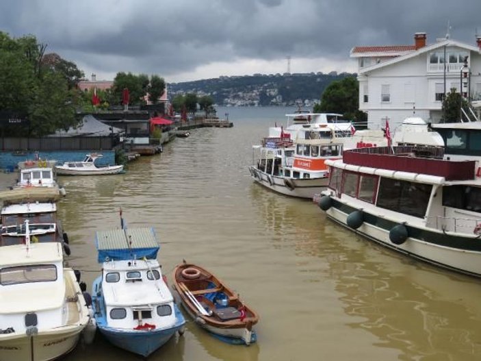 İstanbul Boğaz'ına çamur aktı