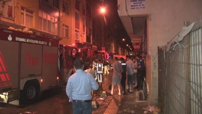 Esenler'de 4 katlı binada yangın çıktı