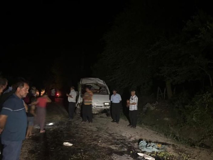 Osmaniye'de minibüs şarampole yuvarlandı: 1 ölü 5 yaralı