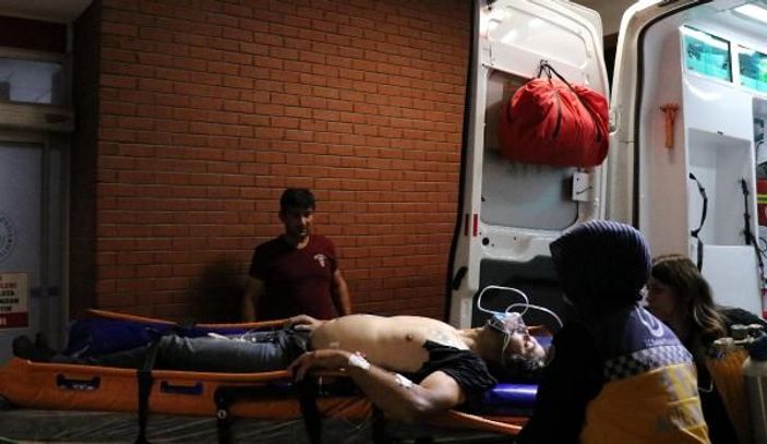 Domuz avında arkadaşını vurdu