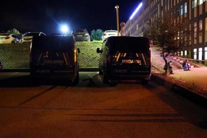 Domuz avında arkadaşını vurdu