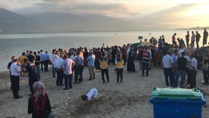 Sapanca Gölü'nde sandaldan düşen çocuk kayboldu