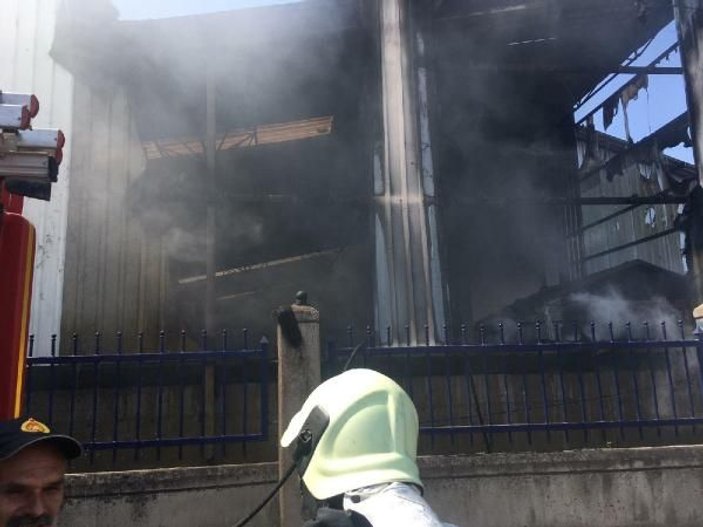 Manisa'da yedek parça fabrikasında yangın