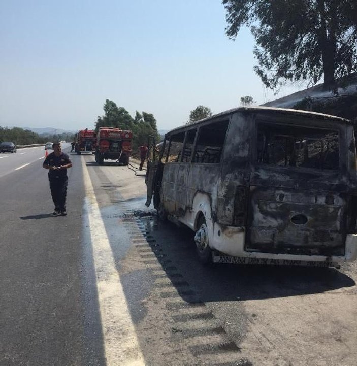 Aydın'da tarım işçilerini taşıyan minibüste yangın