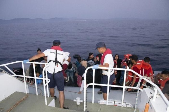 Dikili'de 45 kaçak göçmeni Sahil Güvenlik uçağı yakaladı