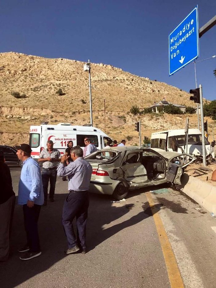Van Erciş'de kaza: 6 yaralı