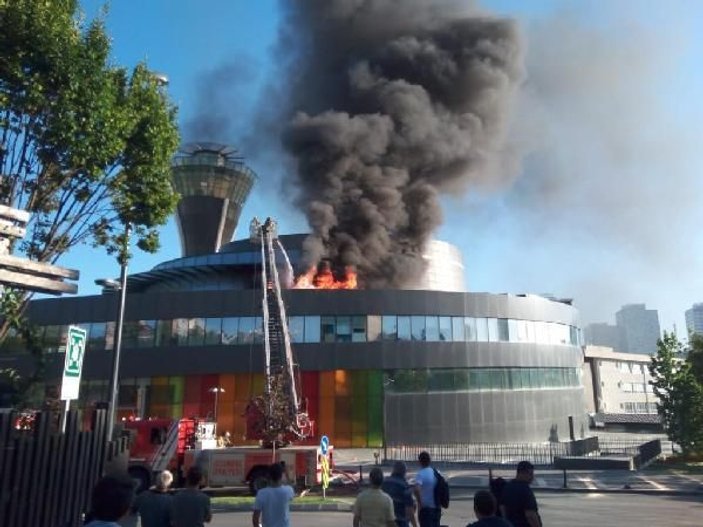Üsküdar Bilim Merkezi’nde yangın çıktı
