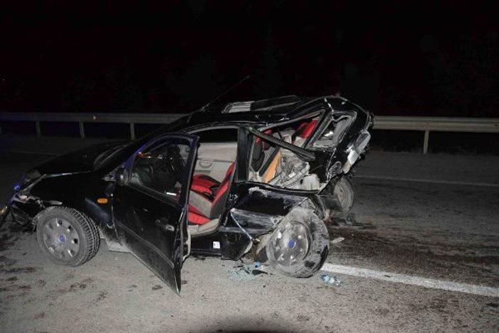 Konya'da iki otomobil çarpıştı: 1'i bebek 9 yaralı