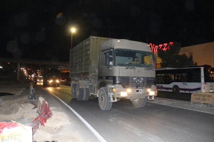 Suriye sınırına zırhlı araç sevkiyatı
