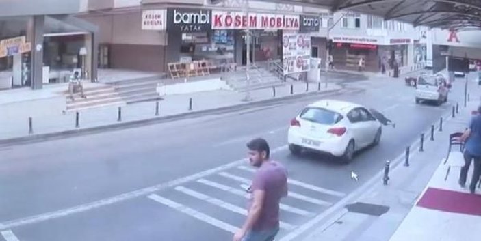 Ataşehir'de cam silen kadın yola düştü