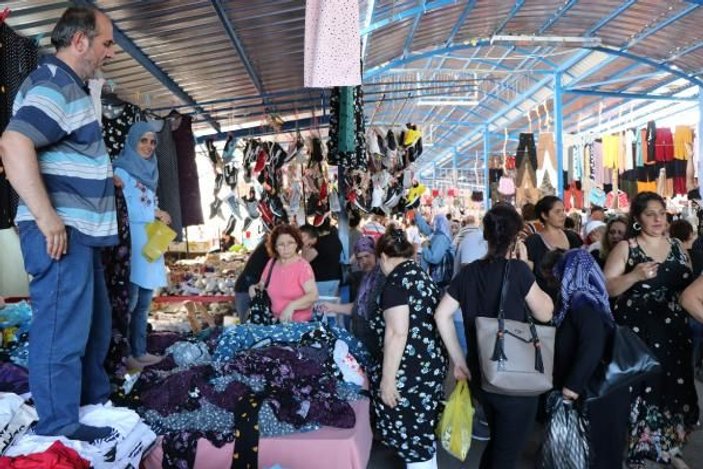Bulgaristan'da yaşayan Türkler bayram alışverişi için Edirne'de