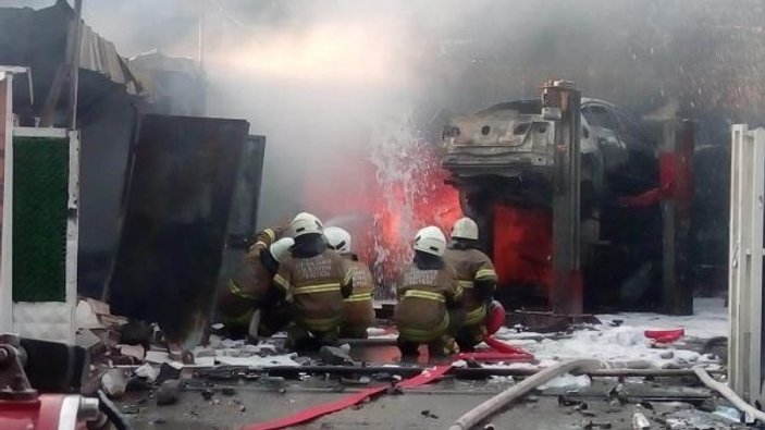 İzmir’de madeni yağ fabrikasında çıkan yangın söndürüldü