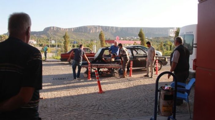 Mersin'de traktör devrildi: 10 yaralı