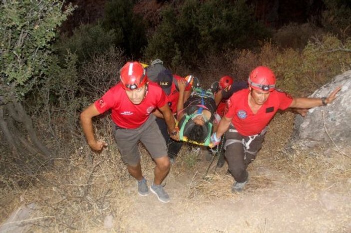 Fethiye'de kayalıklara düşen genç kız kurtarıldı