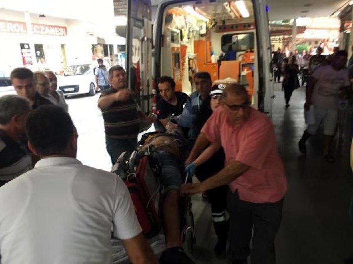 Adana'da araç refüje çarptı: 2 ölü 2 yaralı