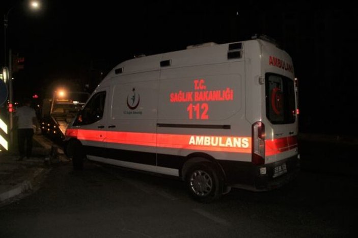 Elazğ'da otomobil ambulansa çarptı