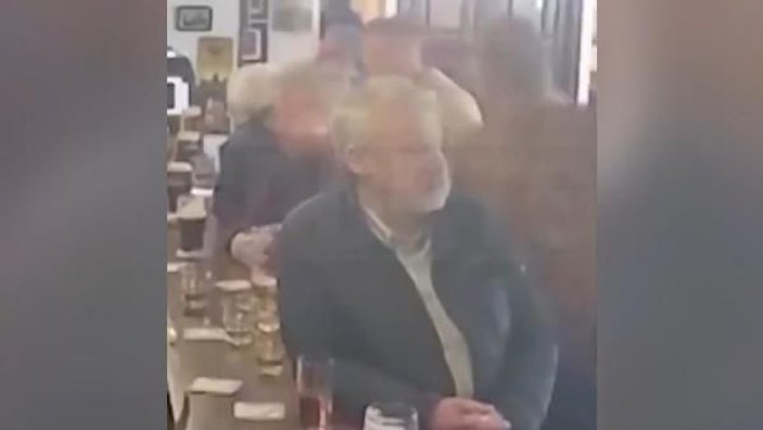 İrlanda'da ünlü dövüşçü barda yaşlı adamı yumrukladı