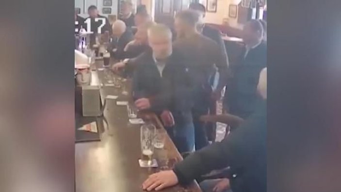 İrlanda'da ünlü dövüşçü barda yaşlı adamı yumrukladı
