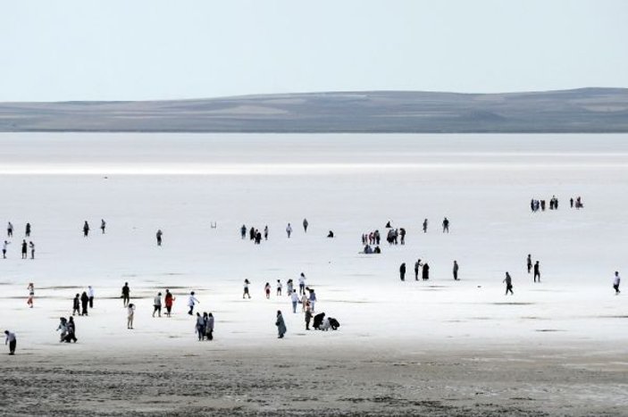 Bayram dönüşü Tuz Gölü'ne yoğun ilgi