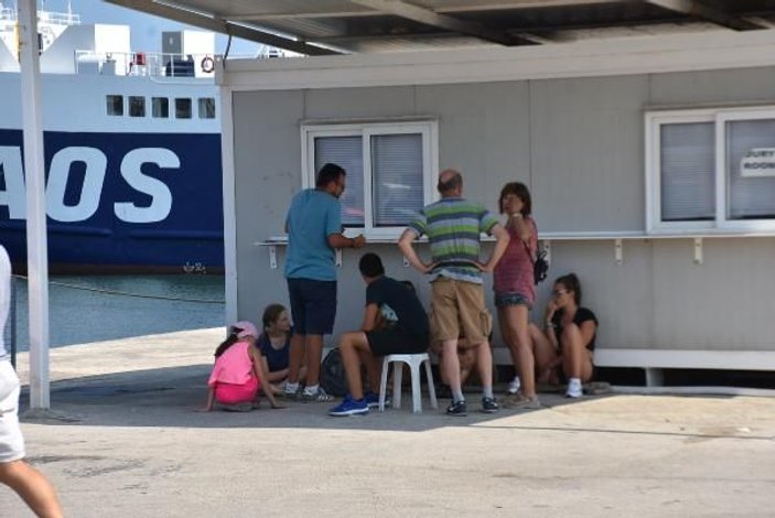 Yunan adasında mahsur kalanlar tahliye ediliyor