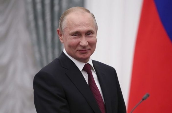 Putin mısır tarlasına uçak indiren pilotu ödüllendirdi