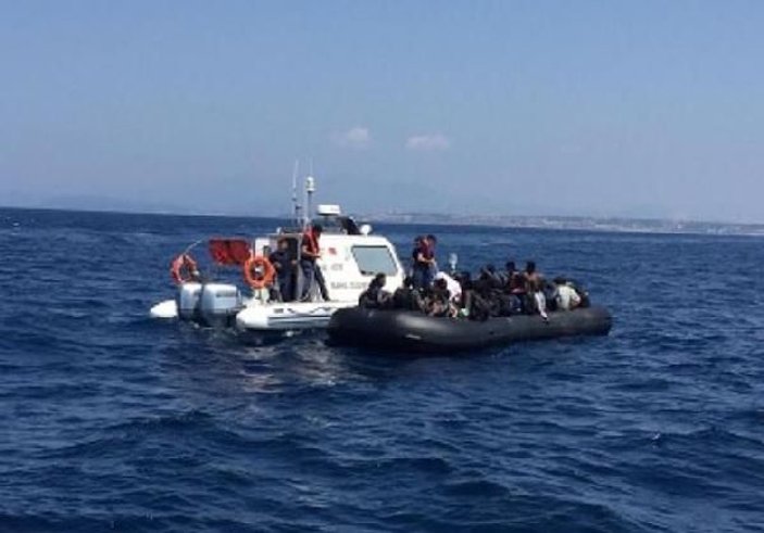 İzmir'de 105 kaçak göçmen yakalandı