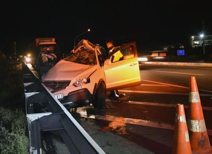 Konya'da tırla otomobil çarpıştı: 2 ölü, 1 yaralı