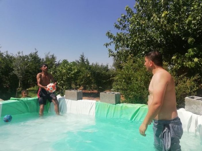 Mardin'de babadan çocukları için seyyar havuz